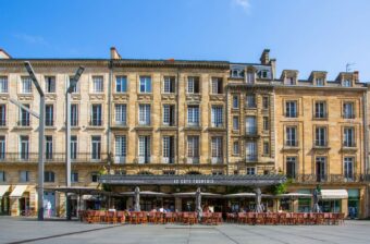 Article : Installation Électrique Complète du Café Français à Bordeaux